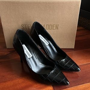 Excellent Condition Black Croc Steve Madden Heels Size 5